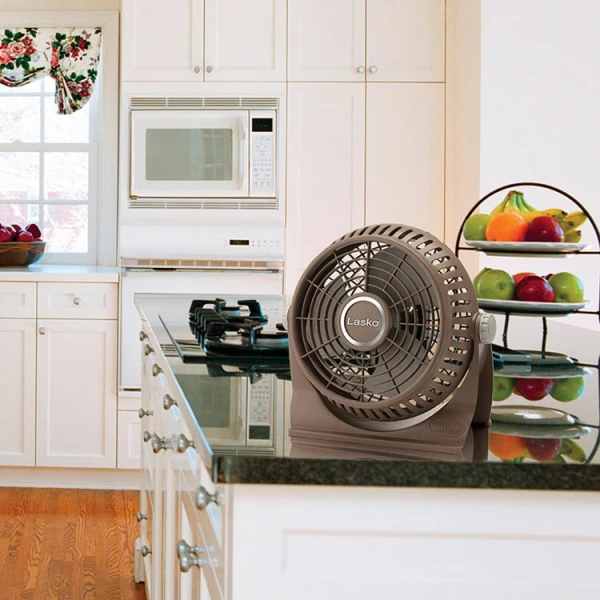 LASKO SMALL DESK FAN