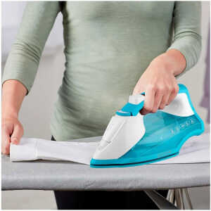 BLACK & DECKER LIGHT 'N EASY STEAM IRON IRON 120V 1200W TEAL | IR1851 - Image 