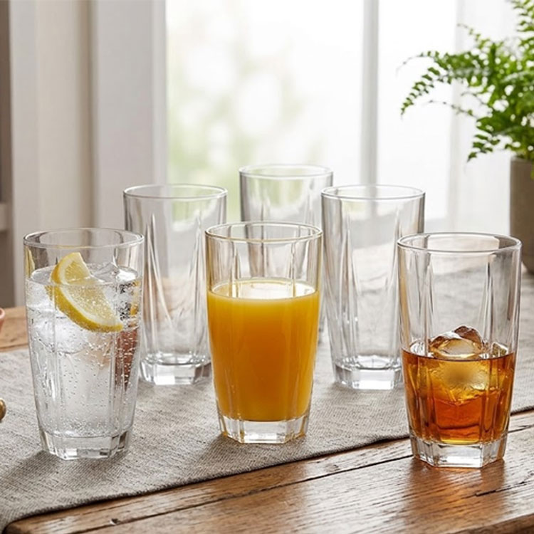 Six Nadir Estela drinking glasses on wooden table