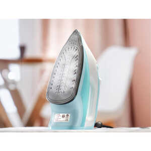 BLACK & DECKER LIGHT 'N EASY TRUEGLIDE NON-STICK STEAM IRON 120V 1200W LIGHT BLUE | IR1845 - Image 