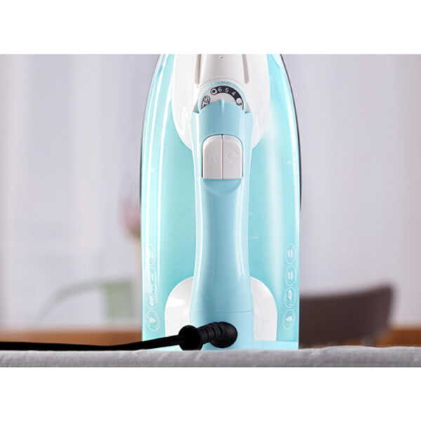 BLACK & DECKER LIGHT 'N EASY TRUEGLIDE NON-STICK STEAM IRON 120V 1200W LIGHT BLUE | IR1845 - Image 