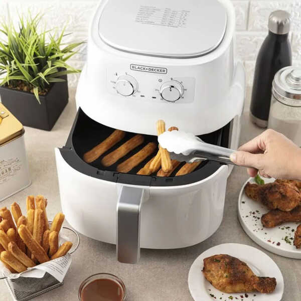 BLACK & DECKER WHITE 4.5LT ANALOG AIR FRYER | HF4004W - Image 