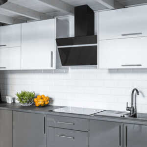 BERKLAYS RANGE HOOD 90CM BLACK GLASS | BH90SLANT.16 BLACK - Image 