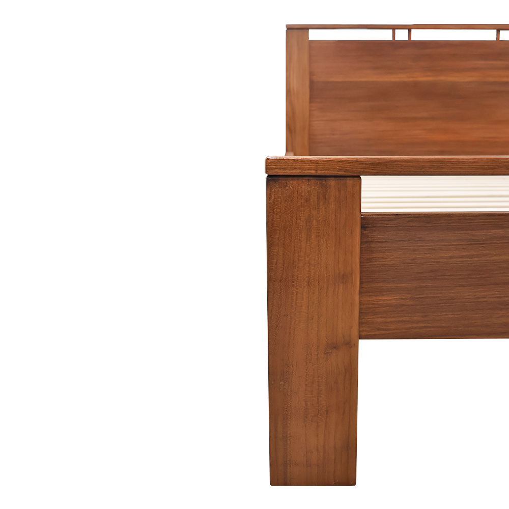 Close up of PARTO natural wood bed leg.