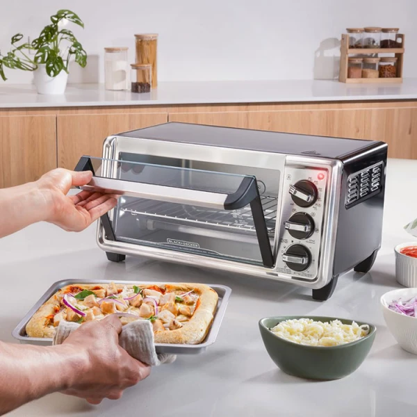BLACK & DECKER 4-SLICE COUNTERTOP TOASTER OVEN | TO4130-0SDLA - Image 